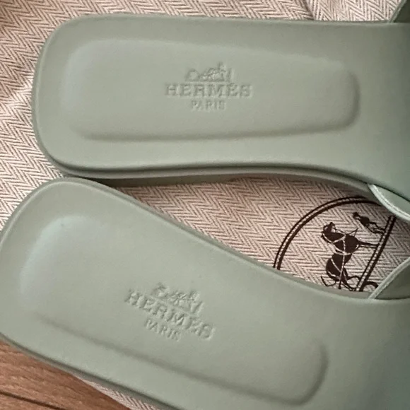 HERMES Oran Mint Green Slide Sandals 38.5 - Picture 2 of 11